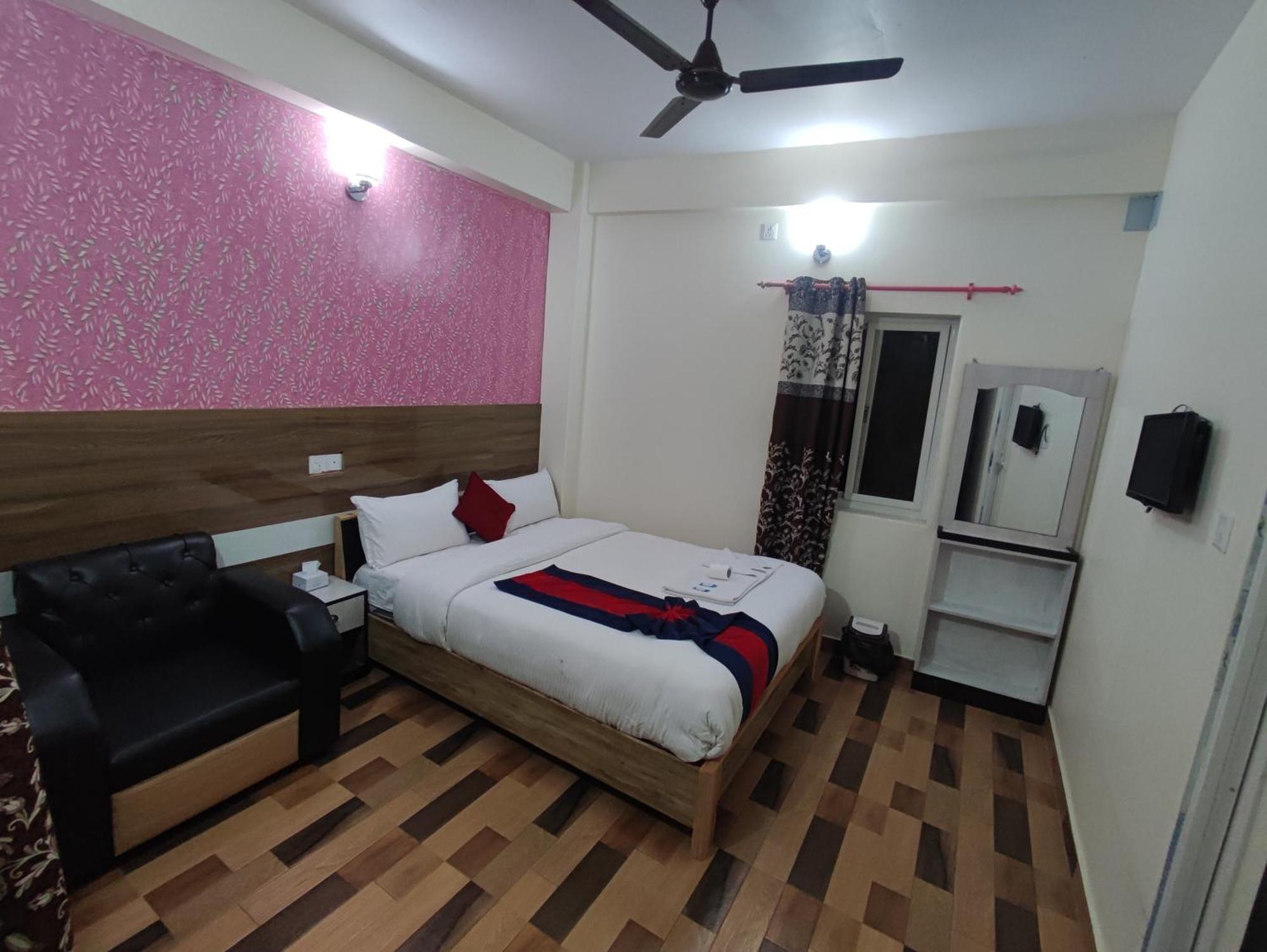 Hotel Kajiinn Pokhara Extérieur photo