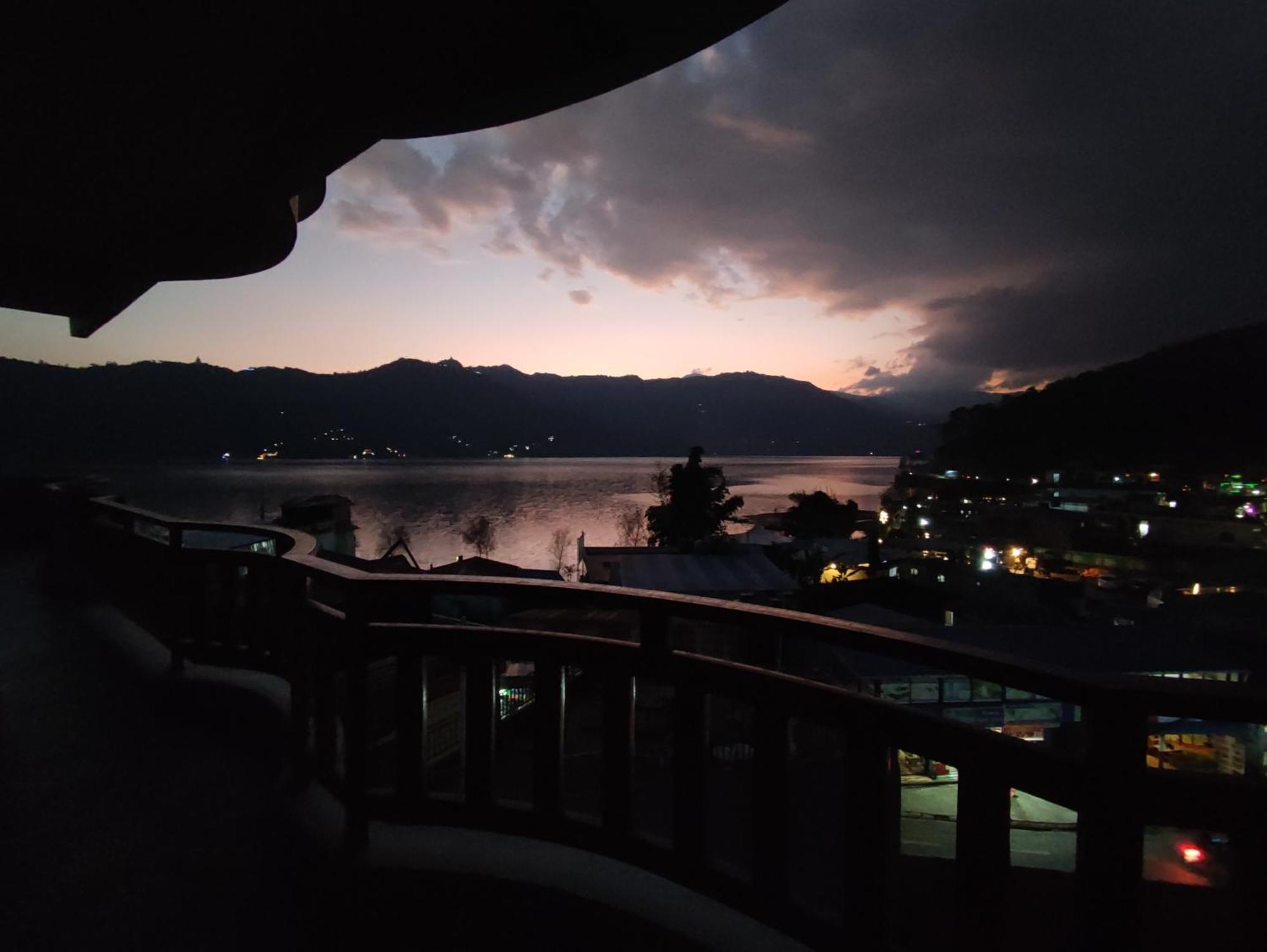 Hotel Kajiinn Pokhara Extérieur photo