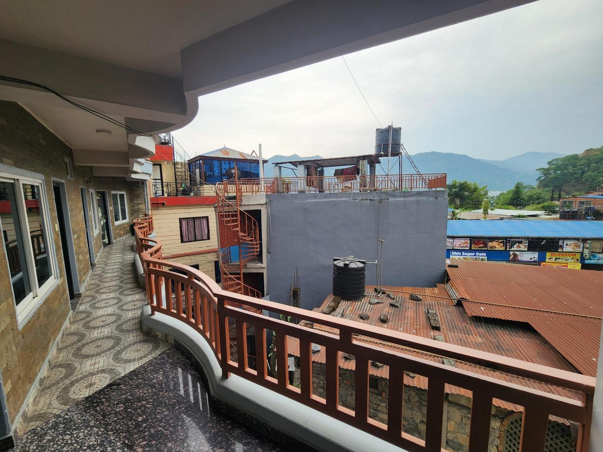 Hotel Kajiinn Pokhara Extérieur photo