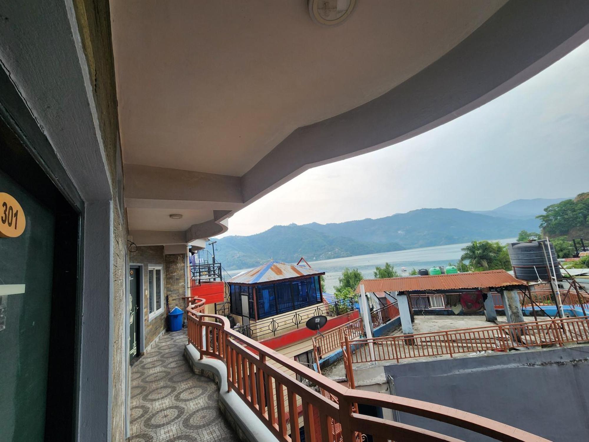 Hotel Kajiinn Pokhara Extérieur photo